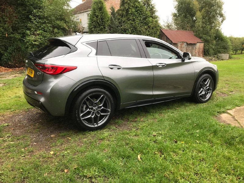 INFINITI Q30