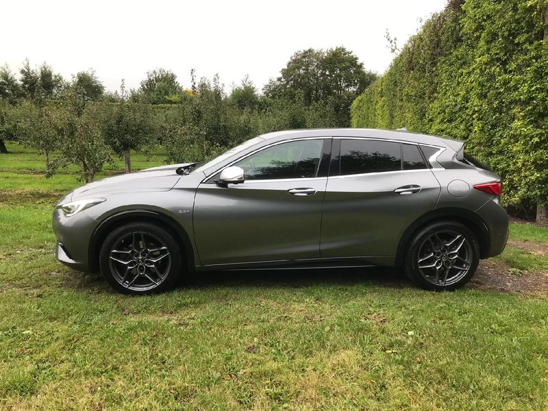 INFINITI Q30