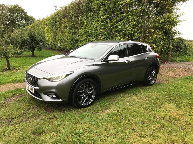 INFINITI Q30