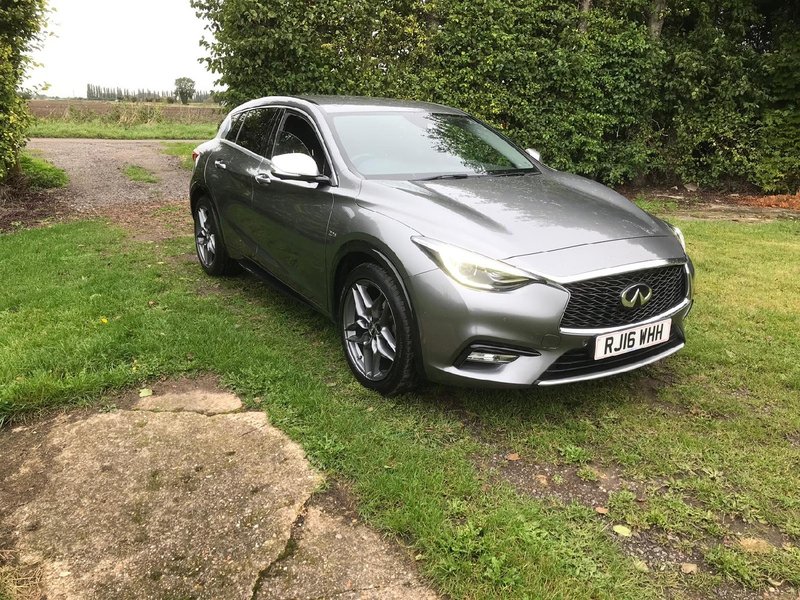 INFINITI Q30