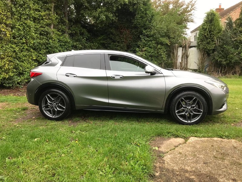 INFINITI Q30