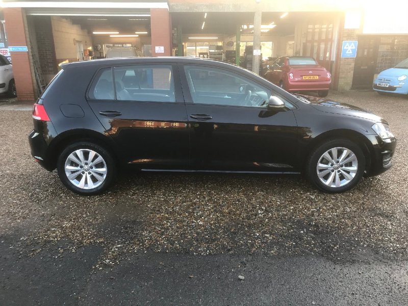 VOLKSWAGEN GOLF